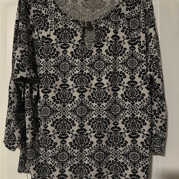 Ellen Tracy Tops - Ellen Tracy Black and White Floral Blouse